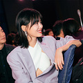 36岁的辛芷蕾时尚感满满，妆容既优雅又高级！_1