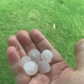 杭州下冰雹了，个头还不小！网友：大夏天的，合适吗？_4