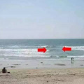 青岛两名游客被海浪卷走，其中一人遗体已找到…海边游玩时看到这_0