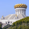 绍兴大香林景区山顶，伫立着一座莲花宝座的建筑_2