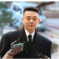 炸裂！昔日影帝涉嫌性侵同性被立案，两天前才因吸毒道歉……_1