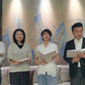 周涛董卿久违合照，网友喊话”求上春晚“