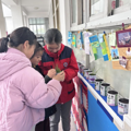 课间新玩法！“拒绝焦虑”“一直艾你”……特色盆栽点亮校园生活_3
