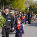 “大手暖小手，共育红心芽”：一堂没有围墙的思政课_0
