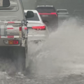 “没几分钟，全身湿透！”刚刚，杭州“一秒天黑”，暴雨还要一直_4