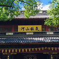 暑假带娃去哪玩？跟着社区到风景秀丽的西湖边参观岳庙学爱国精神_1