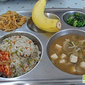 各国学生午餐大对比~我不得不承认，中国的午餐的确很传神。。。_0