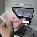 ���죡Ů��ȡǮ�����٣�ATM��ͻȻ������ס�֣��ұ�����_3