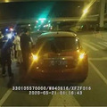 红绿灯前，网约车司机突然下车拔了前车的车钥匙……_2