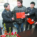 任长霞儿子卫辰尧:像妈妈一样做人民的好警察_0