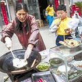 黄岩街头的葱油饼大姐 扬名亚洲微电影节