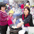 “葱油饼大姐”的文学梦：卖罢油饼写小说 两年笔耕80万字