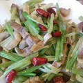 ［半僧淡淡吃］鳗鱼鲞炒蒜苗_1