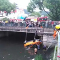台州女司机径直冲下河，更令人震惊的是......
