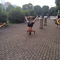 66岁老头每天早上五点左右练头功 还会推拿_4