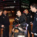 在杜桥，深夜的街头，有这么一群80后90后…… _1
