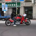 杰伦说他以后要低调的接送女儿上学。。。（真的好低~调~啊）_4
