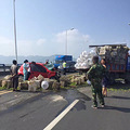 【爆料】椒江大桥红色F0变道对撞运葡萄车，F0的行车路径看惊呆了_0