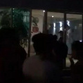 痛心！父亲接了个电话，将女儿忘车里9小时致死，他却怪…_5