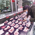 大口吃肉的日子要回来了？猪肉零售价跌破25元