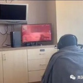 女友临盆在即，准爸爸却带全套游戏设备在陪产时打游戏??_1