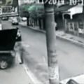 温岭一女子在楼上擦窗，亲眼目睹自家车、门被撞！咋回事？_0