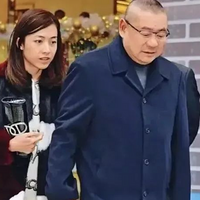 甘比：从娱记到女首富