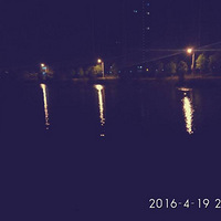 90后学生情侣楼道门引爆网络-手机随手拍-杭