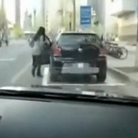 <em>最牛停车妹</em>!