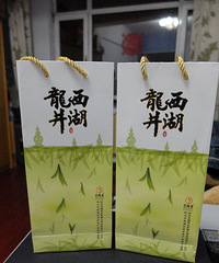 "网购的新茶到货了,喝茶咯!!来晒晒 好大一个包裹!!!"
