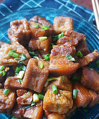 做一道妈妈的拿手菜——油豆腐红烧肉