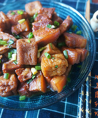 做一道妈妈的拿手菜——油豆腐红烧肉