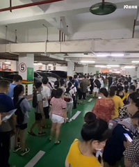 参加家长会和摸底考试,酷暑中,孩子、老师、家长都不容易
