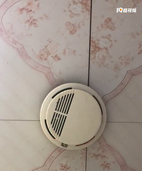 每次洗完澡,这个东西都会响,这是报警器吗?