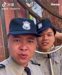 摆摆之前去洪崖洞相亲的趣事,被给女儿相亲的阿姨问我家儿子多大