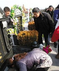 河南6警察杀人伪装自杀现场 死者遗体7年后下葬