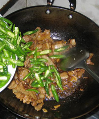 芝麻哥哥私房菜:简单又下饭的——小炒肉
