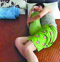 抱冬瓜睡觉可以降温?这样真有效果?大家来试试