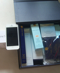 晒晒我收到的礼物——iphone 5 和雅诗兰黛套装(持续更新中~~~~)