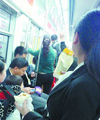 地铁轻轨最恐惧早点 包子第一