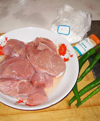 芝麻哥哥私房菜:冬天来了,吃羊肉是必须的——烤牙签羊肉