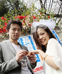 他们在北航相识,相恋8年,我在东京街头给他们拍下了婚纱照