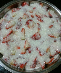 Strawberry jam at spring,女人三十的自制草莓酱