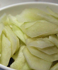 【千晴厨房】补铁补血的——桃子炒肉丝