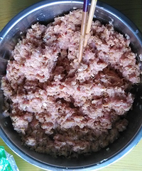 周末改善伙食,来点美味的馅儿饼~酸菜猪肉的哟!