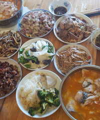 周末吃货小聚!海鲜、兔子、鸡嘎嘎哟!~