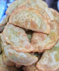 吃腻了重口味,来点简单家常的吧。手把手教你做韭菜盒子。