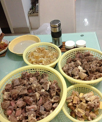 雨淅淅的天,火辣辣的牛肉汤锅必须吃起