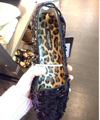 ¥�����������������Ŷ��������������ľ�У�����һ˫�������