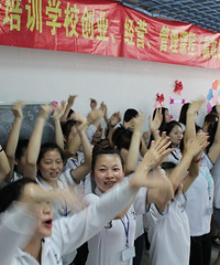 ��ױѧУ�����ļ���ã���ޱ��ѧУ��ױһ�� ������и�